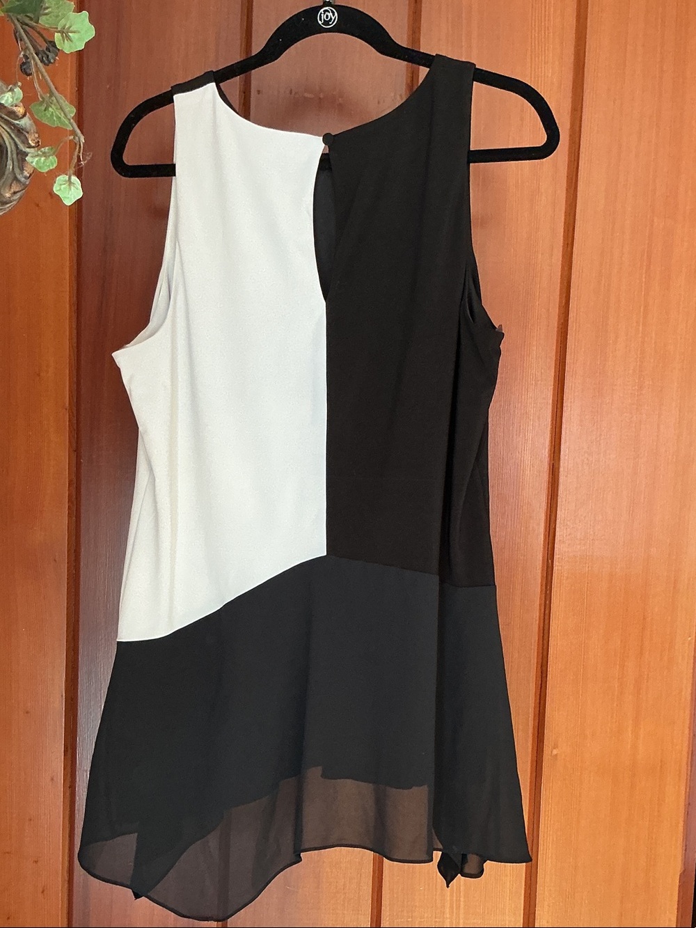 Asymmetrical Black and White Colorblock Sleeveless Dress - Picture 2 of 3